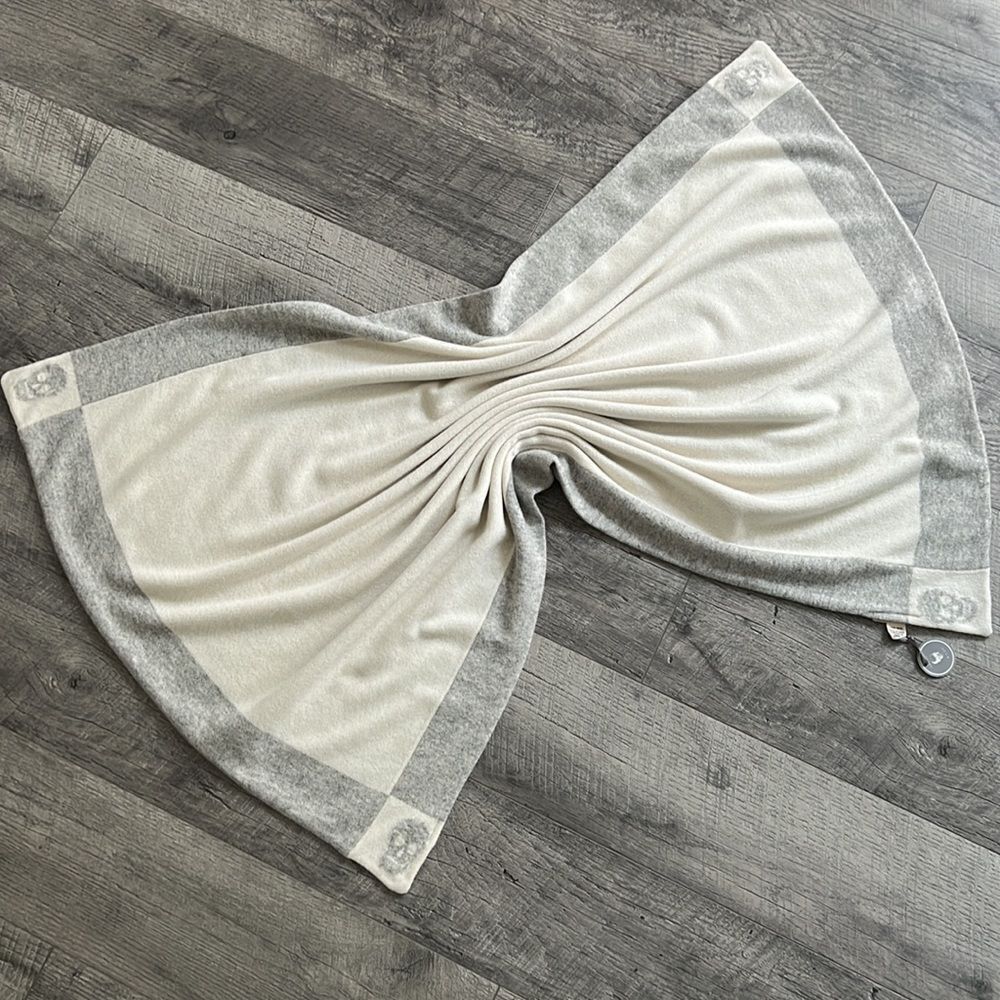 Skull cashmere baby blanket 100% pure cashmere ivory gray new with tag